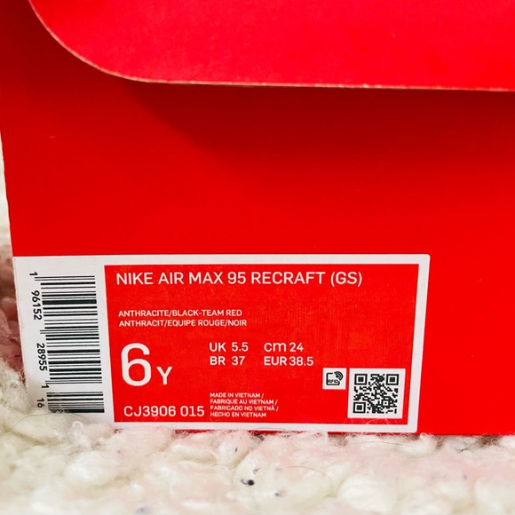 Brand New: Nike Air Max 95 Recraft for Girls - Picture 3 of 7